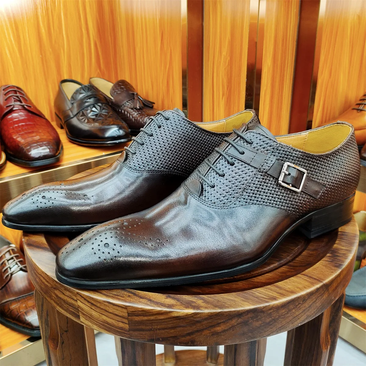 Luxury Mens Business Genuine Leather Oxfords Fashion Wedding Shoes Lace-up Pointed Toe Black Coffee Brogues Dress Shoes
