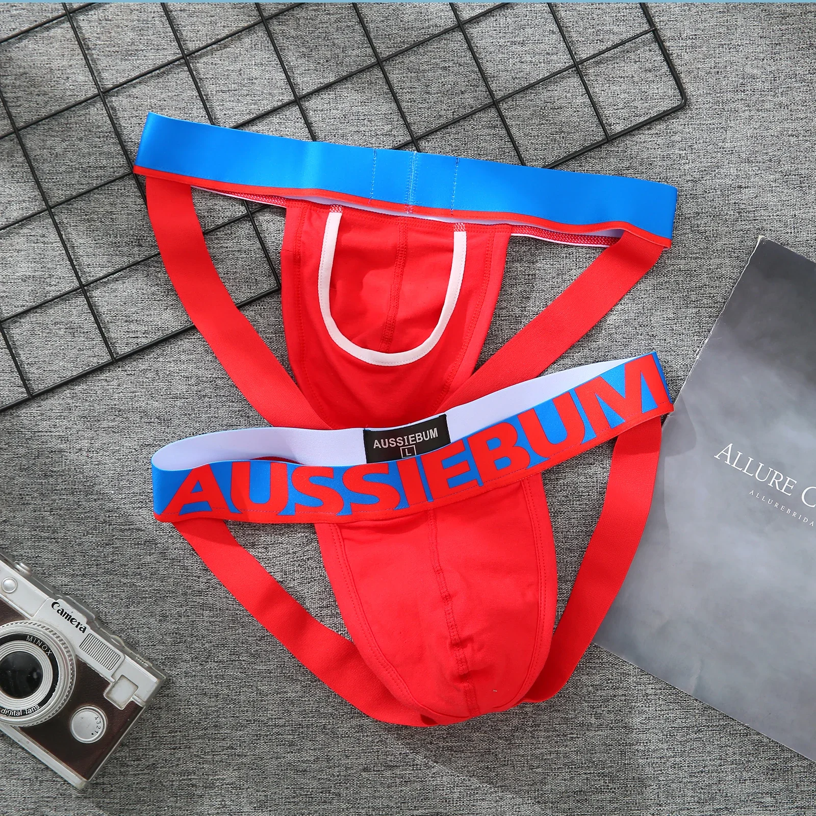 Ropa interior de marca para hombre, Tanga Sexy de cintura baja, tendencia de moda, nalgas transpirables, algodón hueco, calzoncillos de Younth de interés