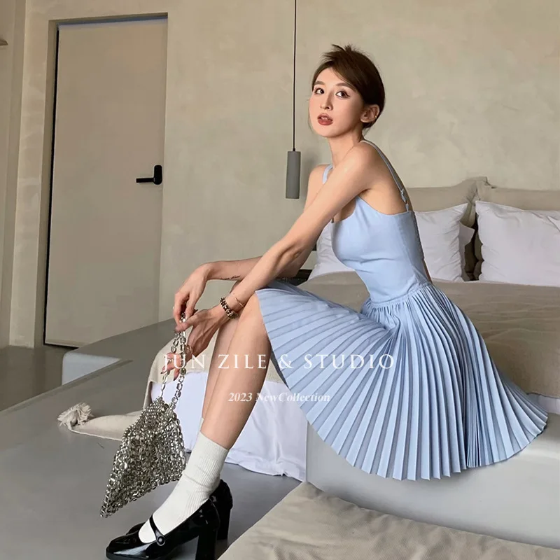 UMI MAO robe printemps haut de gamme sensation exposée dos évidé jupe à bretelles réduisant l'âge jupe plissée femmes jupe courte