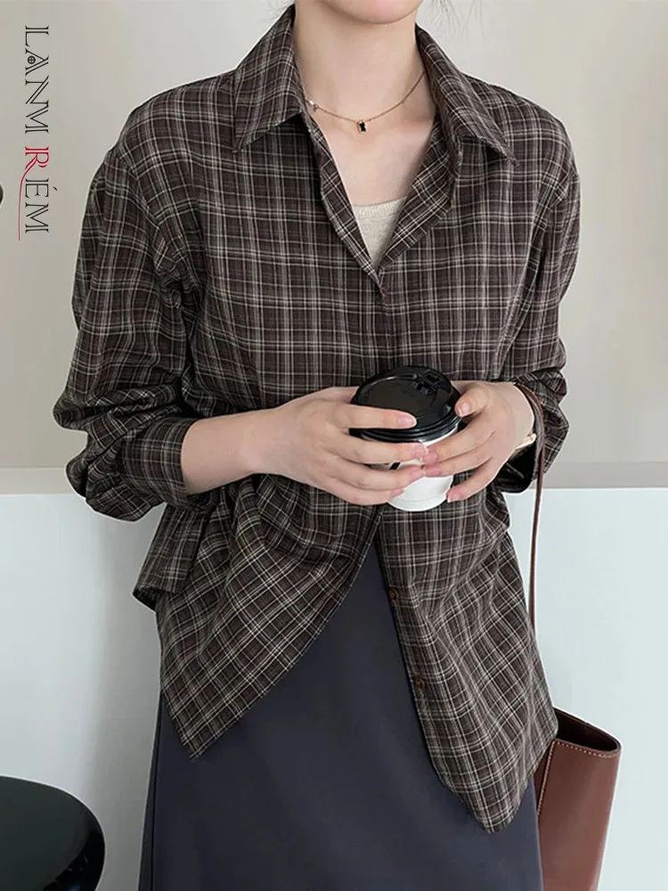 

[LANMREM] Vintage Plaid Shirt Women Lapel Single Breasted Long Sleeve Office Lady Fashion Blouses 2024 Autumn New 26C376