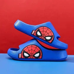 Disney kapcie dziecięce dla chłopców letnie kapcie plażowe Cartoon Spiderman Home miękkie antypoślizgowe kapcie dziecięce buty ogrodowe