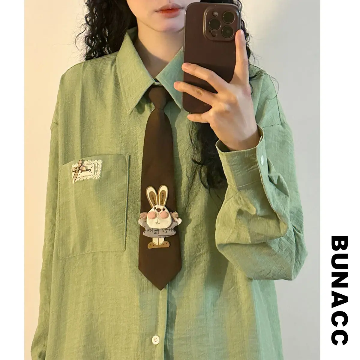 

Женская свободная рубашка с длинным рукавом в стиле ретро с кроличьим принтом, модная уличная одежда на весну, повседневный топ с воротником на пуговицах