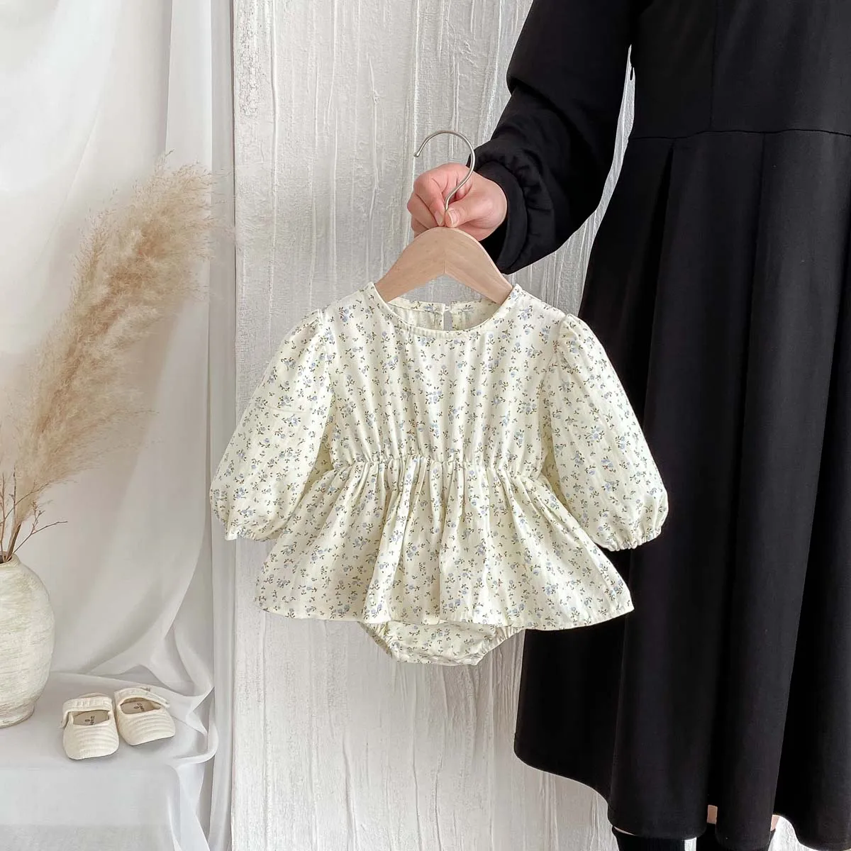 

Baby Girl Spring and Autumn Baby Korean Style Floral Long Sleeve Jumpsuit Round Neck Sweet Lace dress