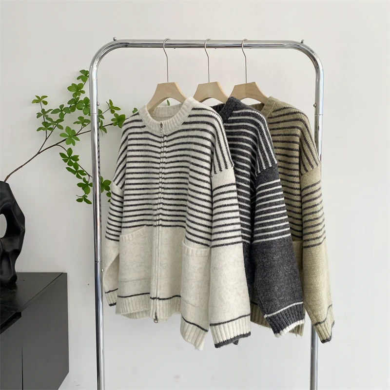 [ZOCI] Navy blue V-neck striped long sleeved knitted sweater, loose style sweater jacket, autumn winter soft