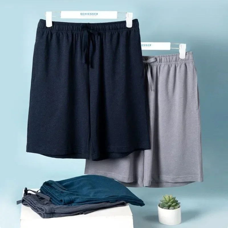 

Летние спортивные шорты для мужчин — это лучший выбор. Они особенности: исключительный спортивный стиль и свободный, повседневный и очень удобный.