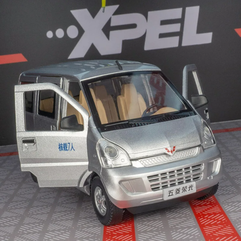 Coche de aleación Wuling Rongguang Van 1:24, modelo de Metal fundido a presión, adorno de exhibición, decoración Interior, juguetes para niños, regalo para amigo