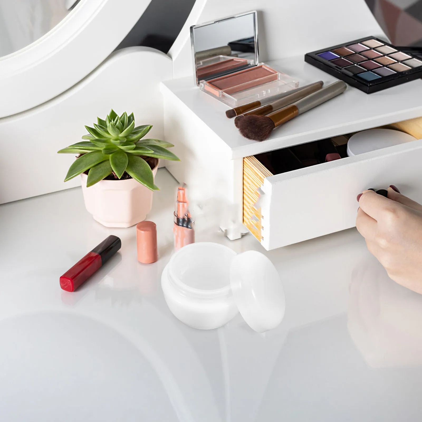 

12pcs Plastic Containers Lightweight Portable Small Sized Travel Makeup Boxes Refillable Cream Jars Storage Beads