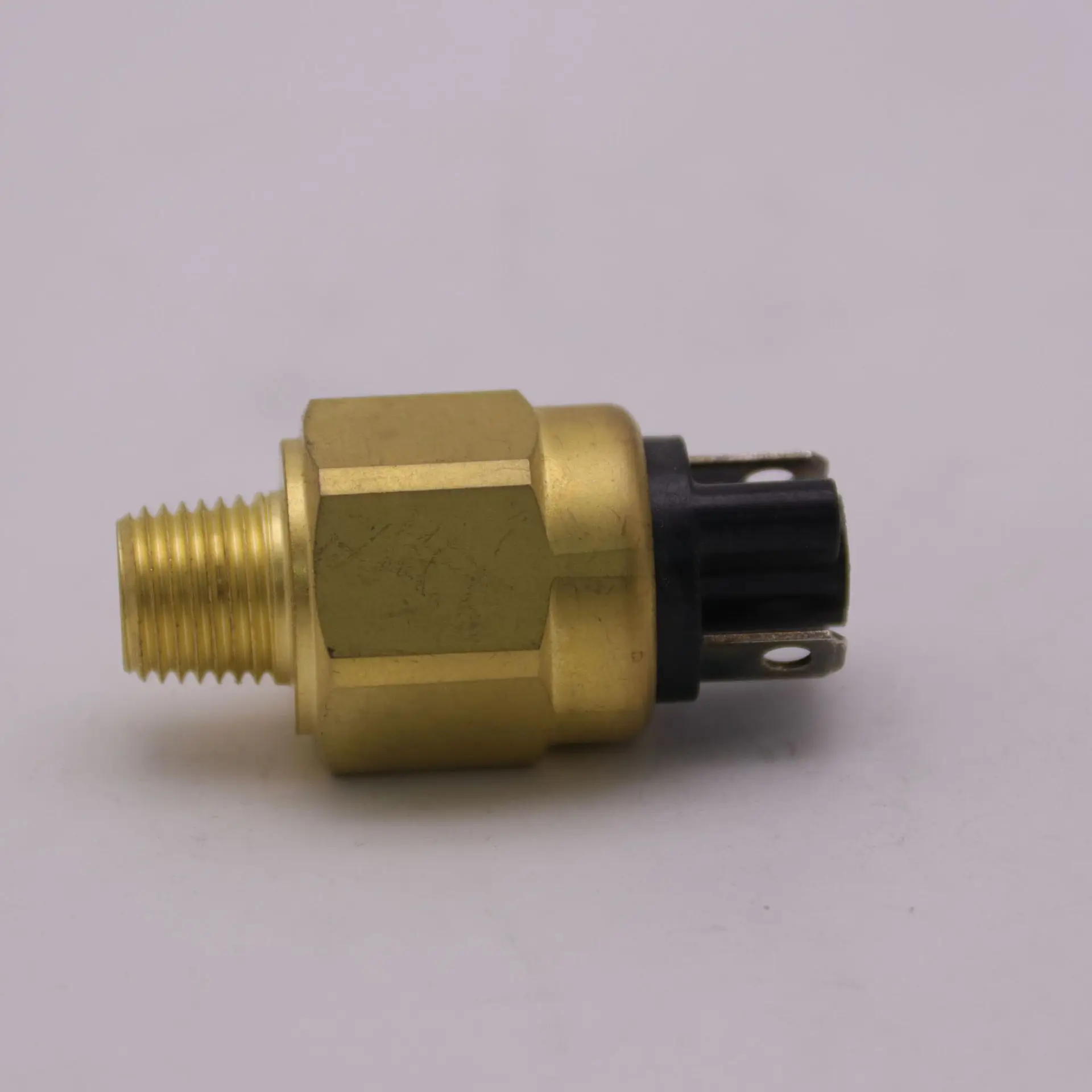 Engine Oil Pressure Switch Sensor 142011 for Liugong Loader Excavator 850 856 870H