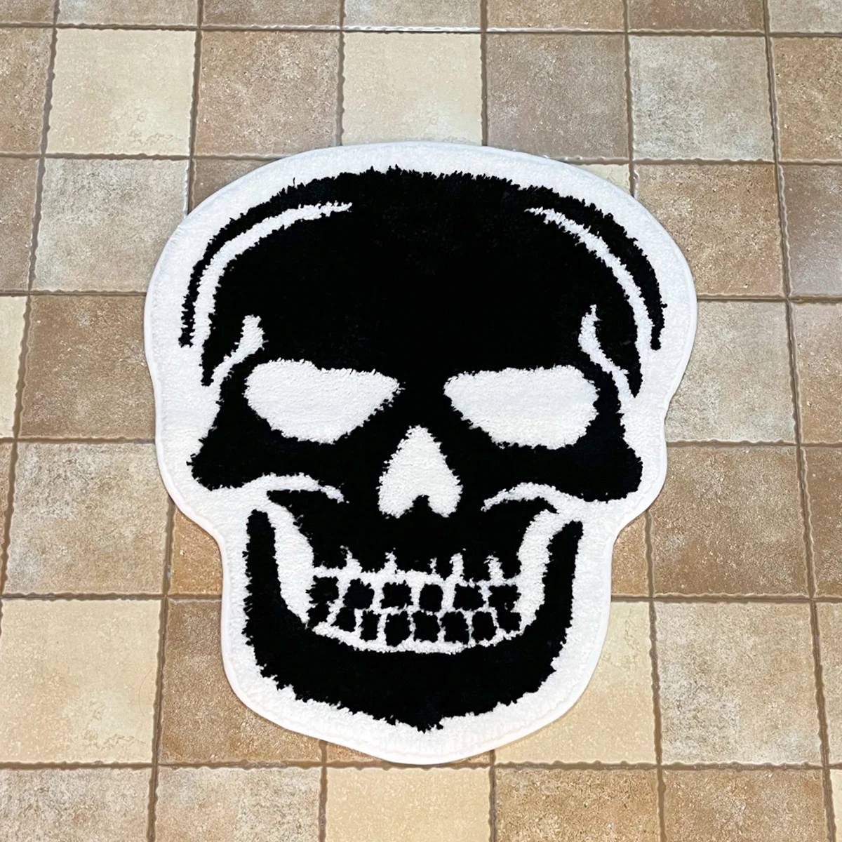 AGILESTAR Halloween Skull Shaped Tufted Rug, Soft Floor Flocking Mat with Non-Slip Backing, Bedroom Bathroom Home Decor