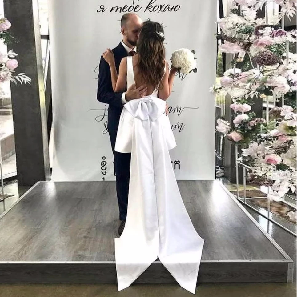 

Satin Short Wedding Dress With Detachable Bow Train Backless V-Neck Above Knee Mini Bridal Gowns Robe De Mariee Customized