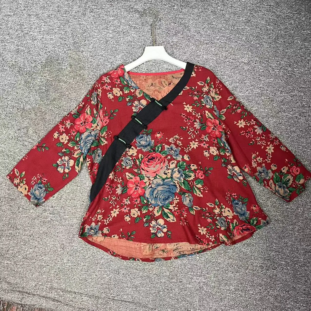 

Red Northeast Large Flower Retro Overhead Shirt Women's Spring Summer Thin round Neck Button Seven Sleeve Slim T-Shirt Top