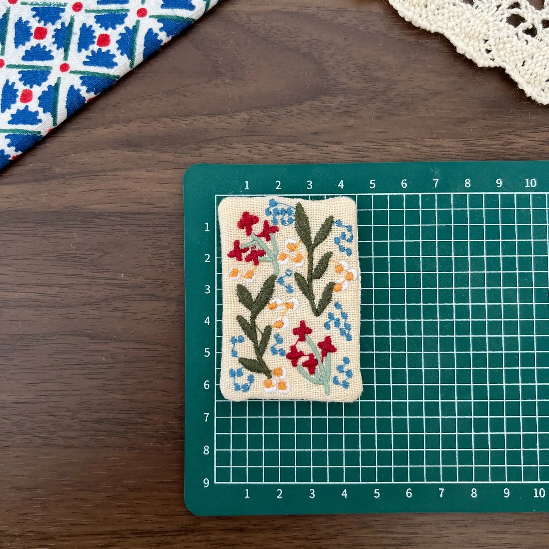 Brooch Pin Handmade Accessory Retro Ethnic Embroidered Cloth Material for Dress Bag Shoes Decoration Mini Lightweight Colorful