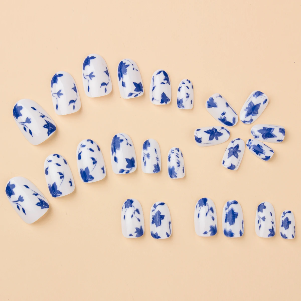 24 Pcs Glossy Short Square Press On Nails Blue And White Christmas Fake Nails Porcelain Pattern Reusable Wearing False Nails