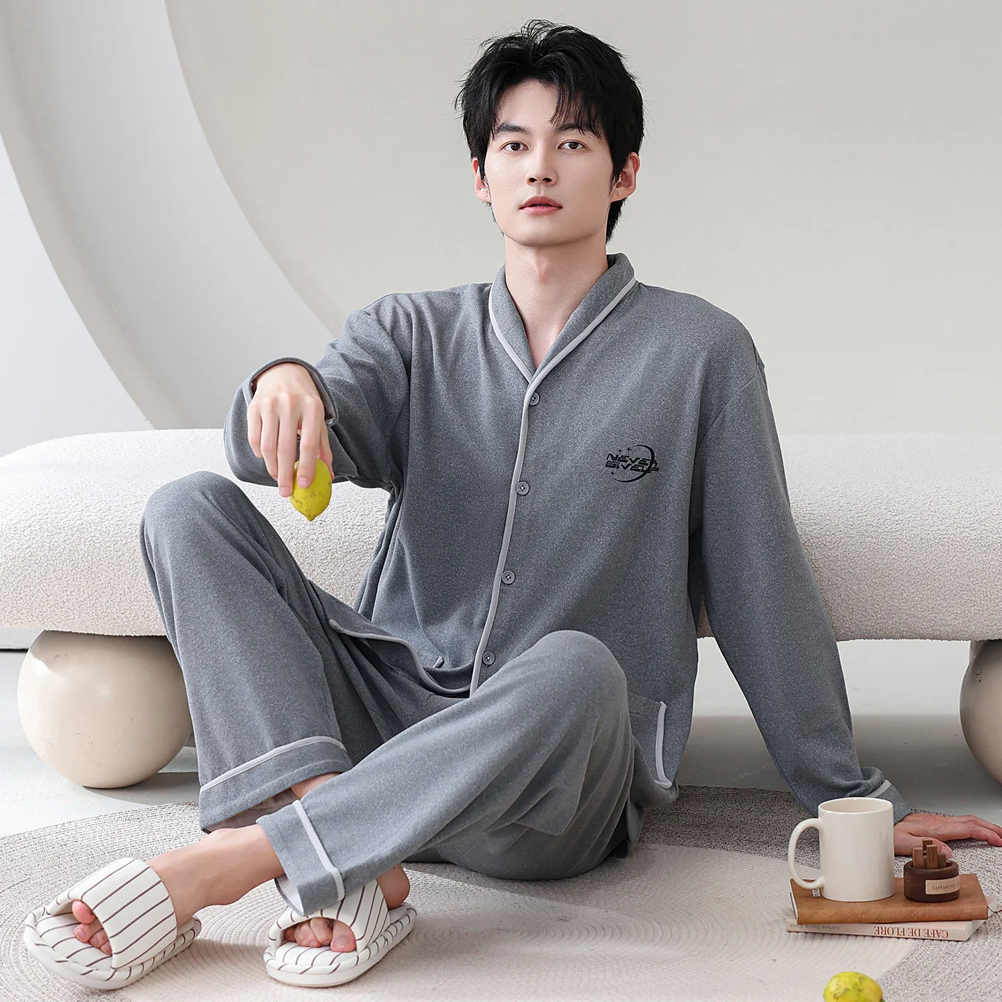 MiiOW 2Pcs/set Men's Pajamas Autumn and Winter Long Sleeve Dralon Home Wear Thickened Warm Cardigan Men Sleepwear Loungewear