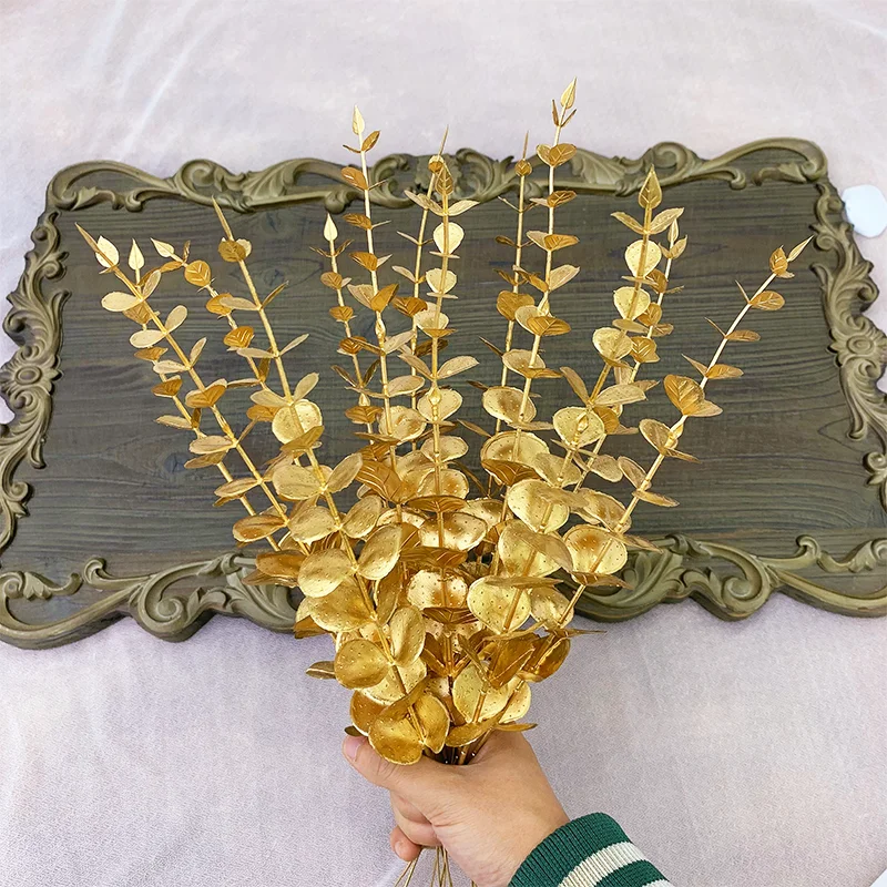 ورقة الأوكالبتوس الذهبية لديكور المنزل ، نباتات خضراء مزيفة ، مواد لترتيب حفلات الزفاف ، أبيض وأحمر ، دعامة الكريسماس ، A4036 ، 5 ، 10