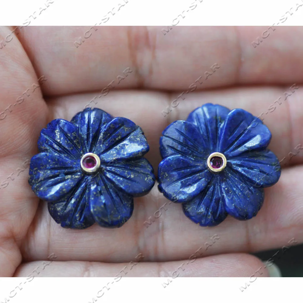 

Z14219 Серьги-гвоздики с натуральным синим лазуритом и цветком CZ диаметром 25 мм