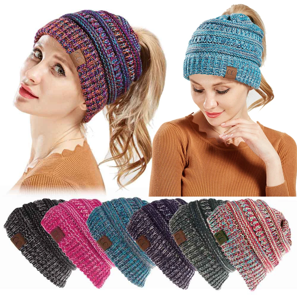 Neue Herbst- und Wintermützen aus Wolle mit modischen Etiketten, offene Pferdeschwanzhüten, gestrickte Damenmützen in verschiedenen Farben