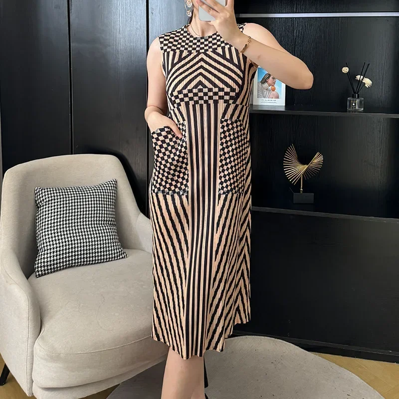 Miyake Folds Summer Women's Dress Fashion Stripe Folded Print Sleeveless Round Neck Tight Mid Length Dress