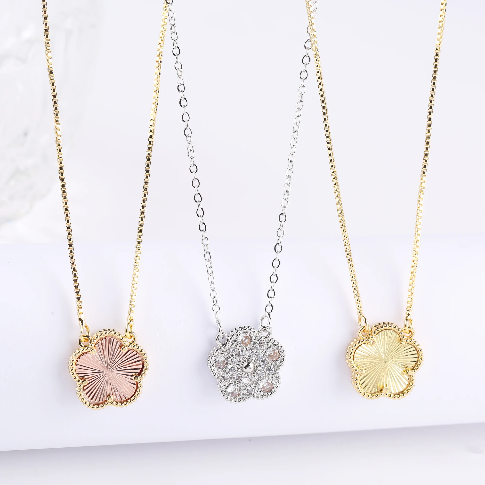 High Quality 15mm Pendant Necklace 5 Leaf Flower Charm Necklace Women Fashion Copper Electroplated  Jewelry Gift Free Shipping