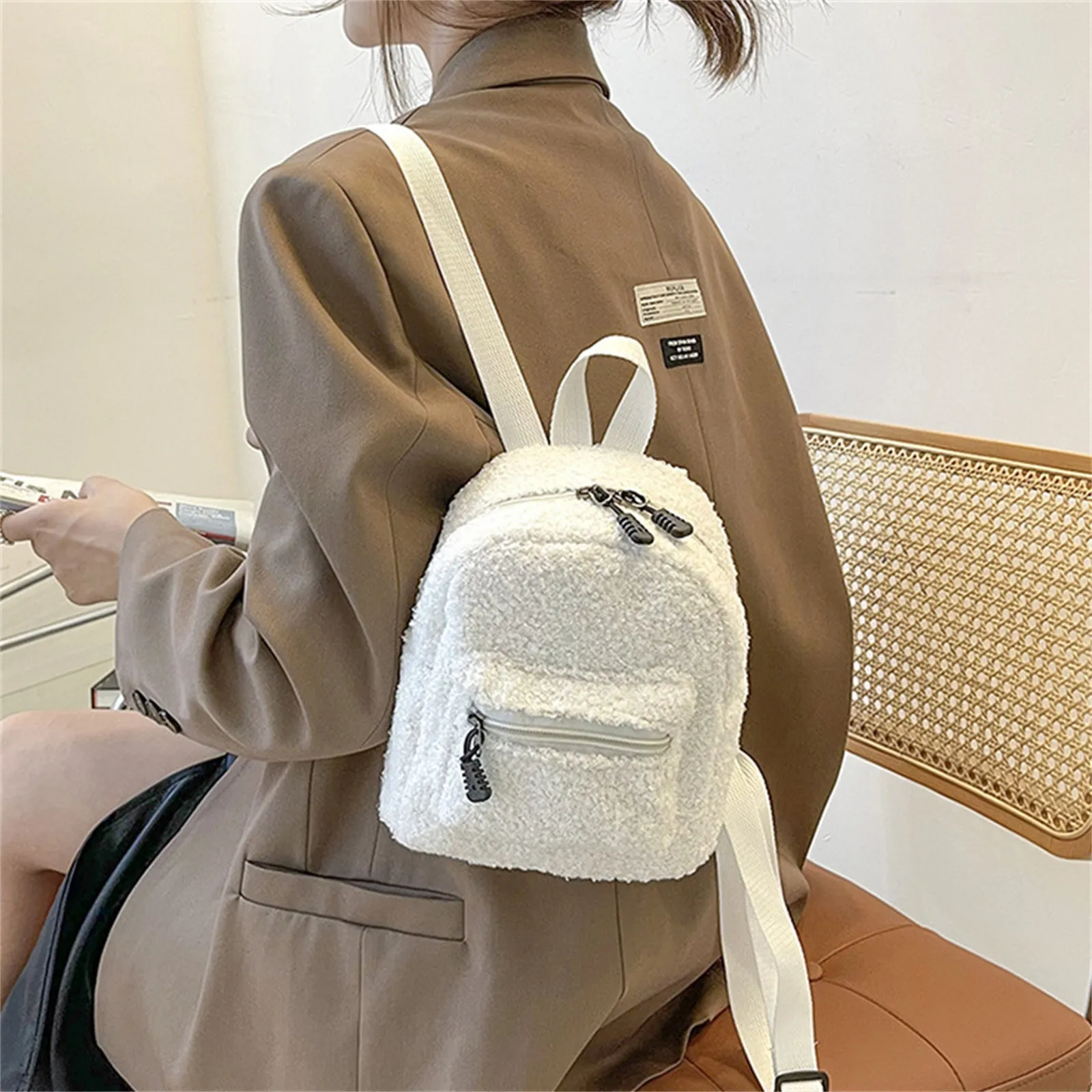 mochila-feminina-de-plush-em-cor-solida-multi-bolsos-alcas-ajustaveis-uso-diario-versatil-para-deslocamentos-e-passeios