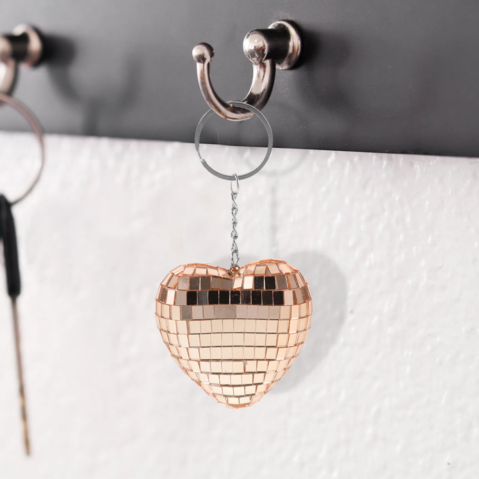 4Pcs Heart Disco Ball Keychain Mini Reflective Mirror Ball Pendant Bag Hanging Charm Party Favors Keychain Decoration