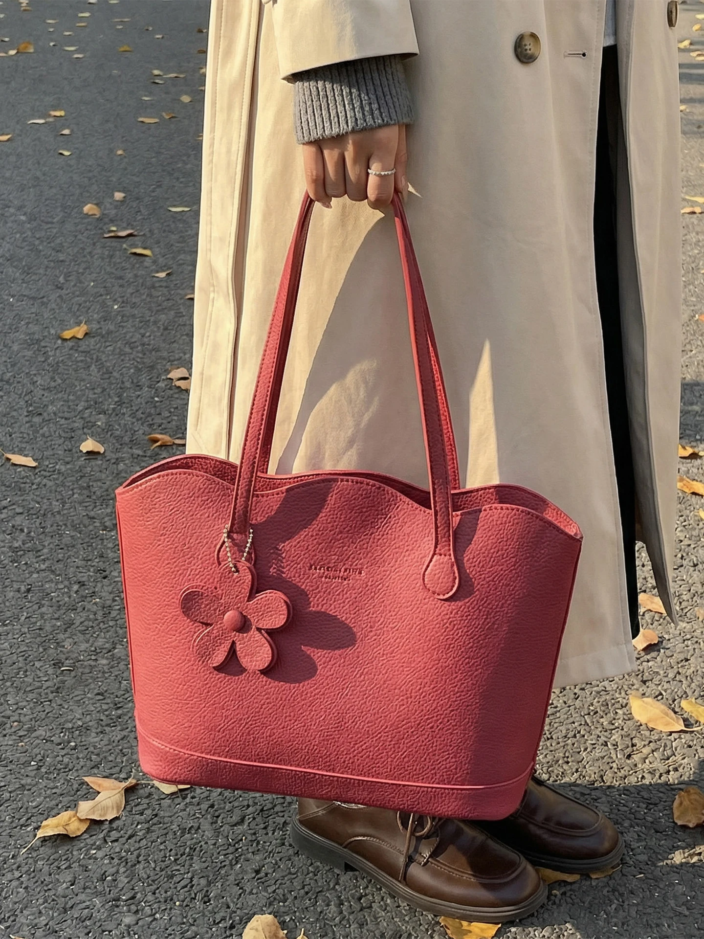 

Red Women's Large Capacity Commuter Tote Bag Wedding Bridesmaid Bag Casual Simple Style Handbag for Daily Use in 2025