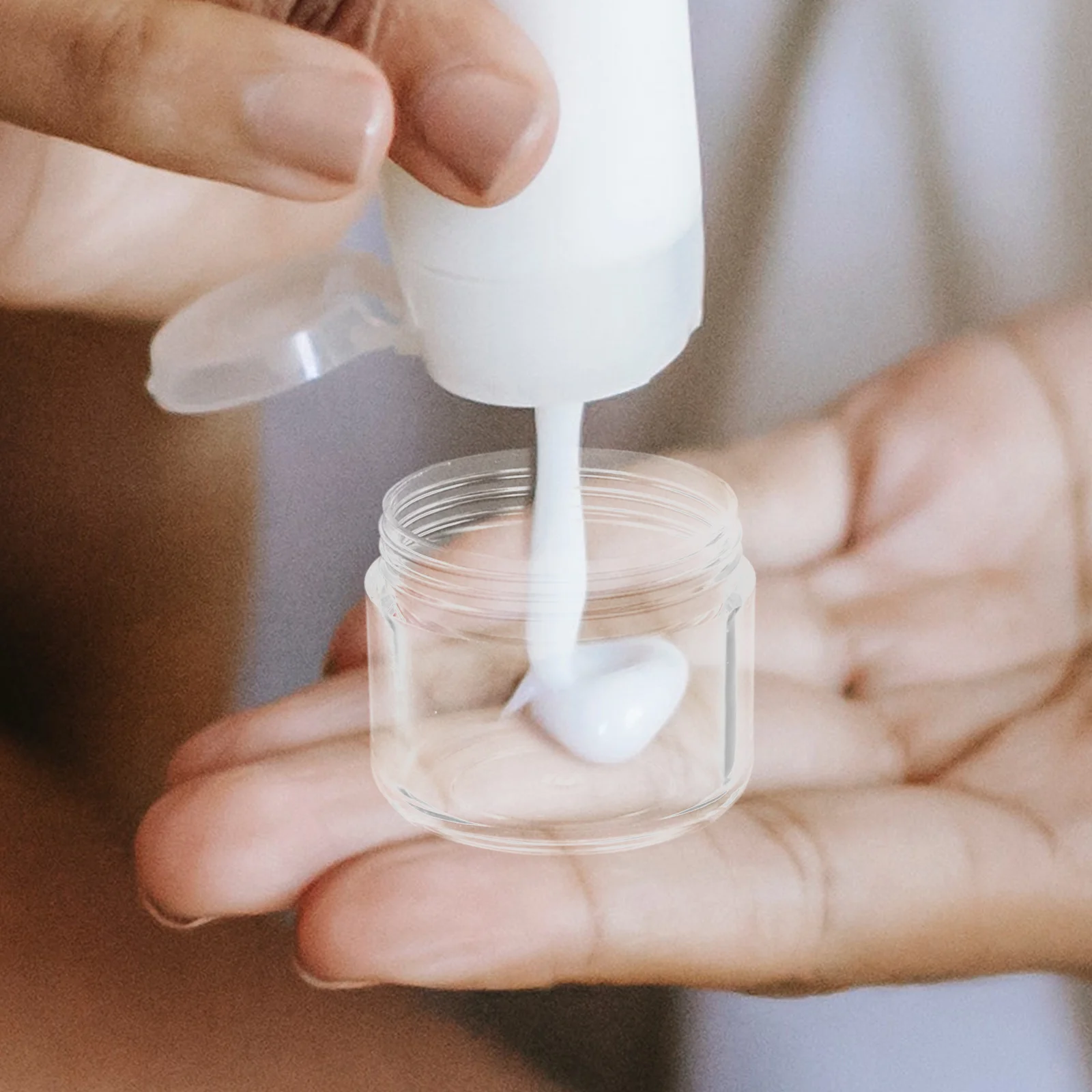 

12pcs Flower Lid Cream Jars 20G Empty Facial Containers Travel Storage Jar Skincare Dispenser Small Transparent Jars