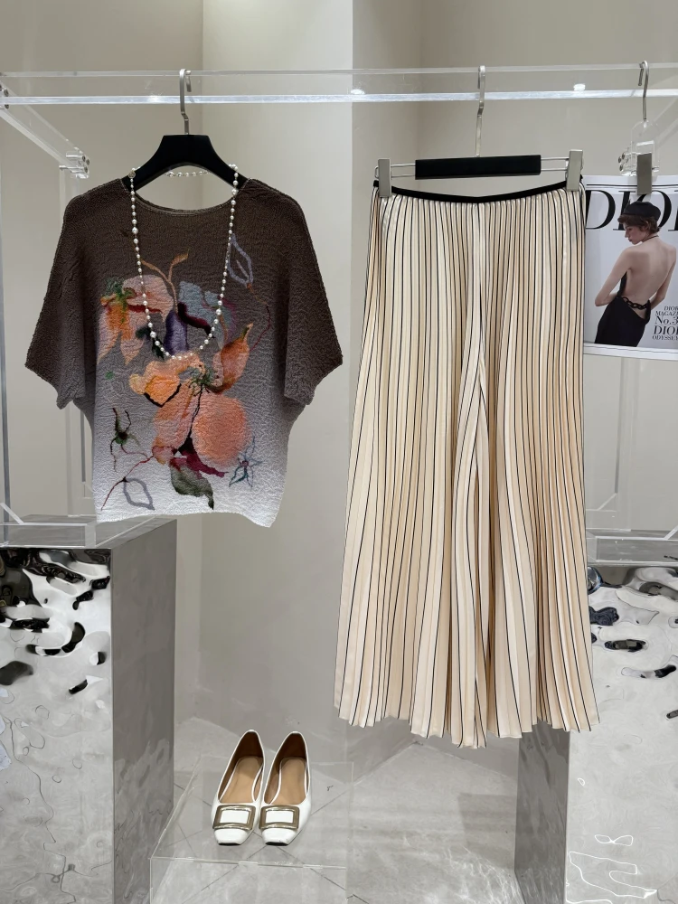 

Elegant Spring Fashion Set Gift for Mom Birthday Female Lucky Pleated Dragon And Phoenix Design Seven Sleeve round Neck Top