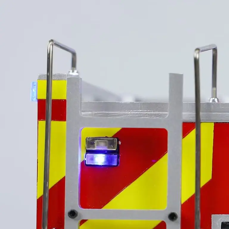 

Радиоуправляемая пожарная машина 6x4 1/14 с металлическим шасси, светом и звуком, готовая модель TOUCAN, игрушка