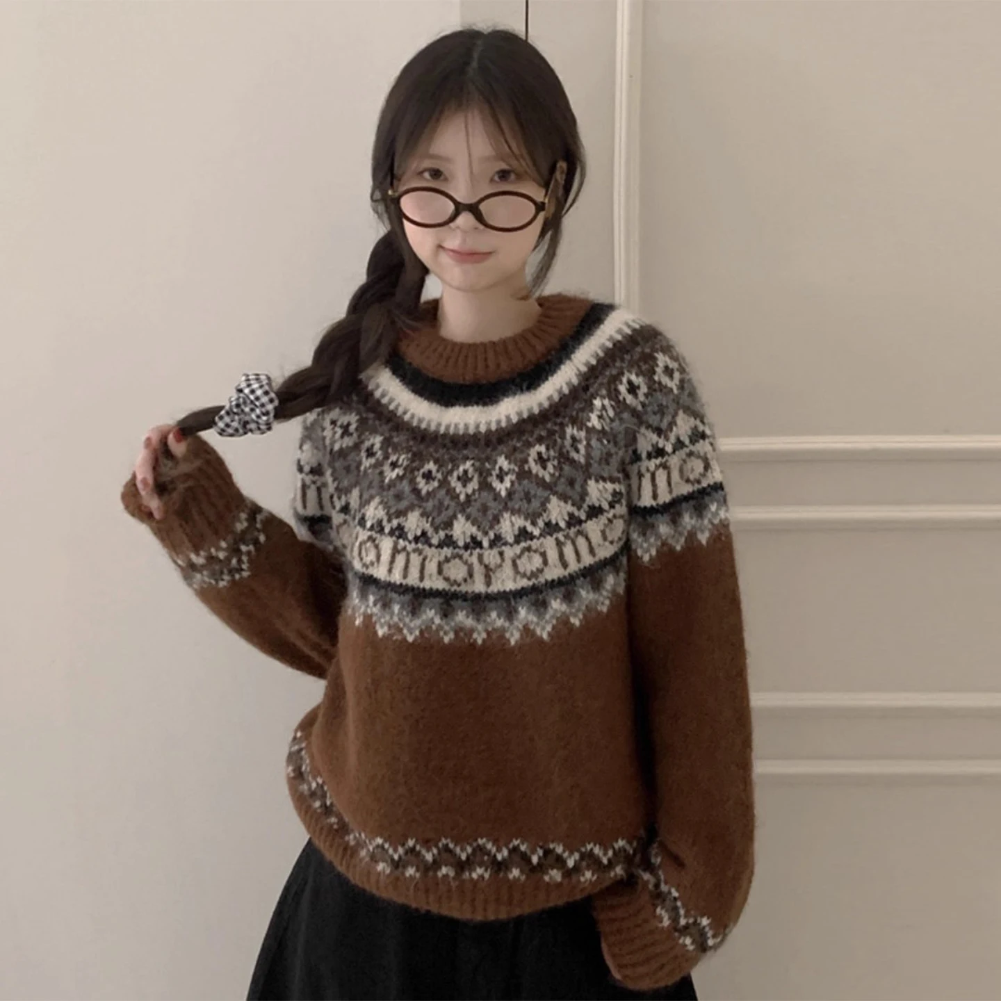 レトロなフェアアイル柄の厚手ニットウェア、ソフトなコントラストカラー、冬の新作、快適なロング丈トップス