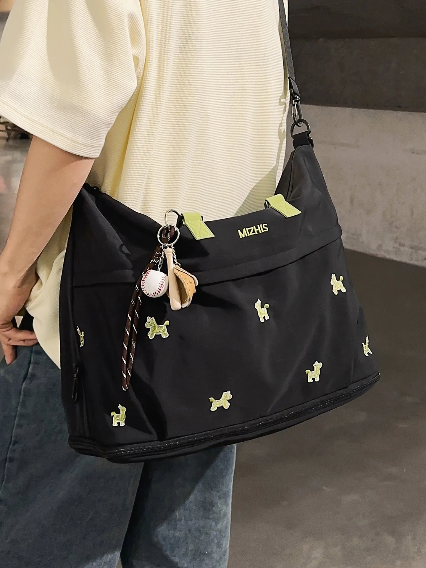 large-capacity-ladies-short-trip-lightweight-foldable-handbag-travel-bag-shoulder-bag-crossbody-bag-nylon-material-leisure-style