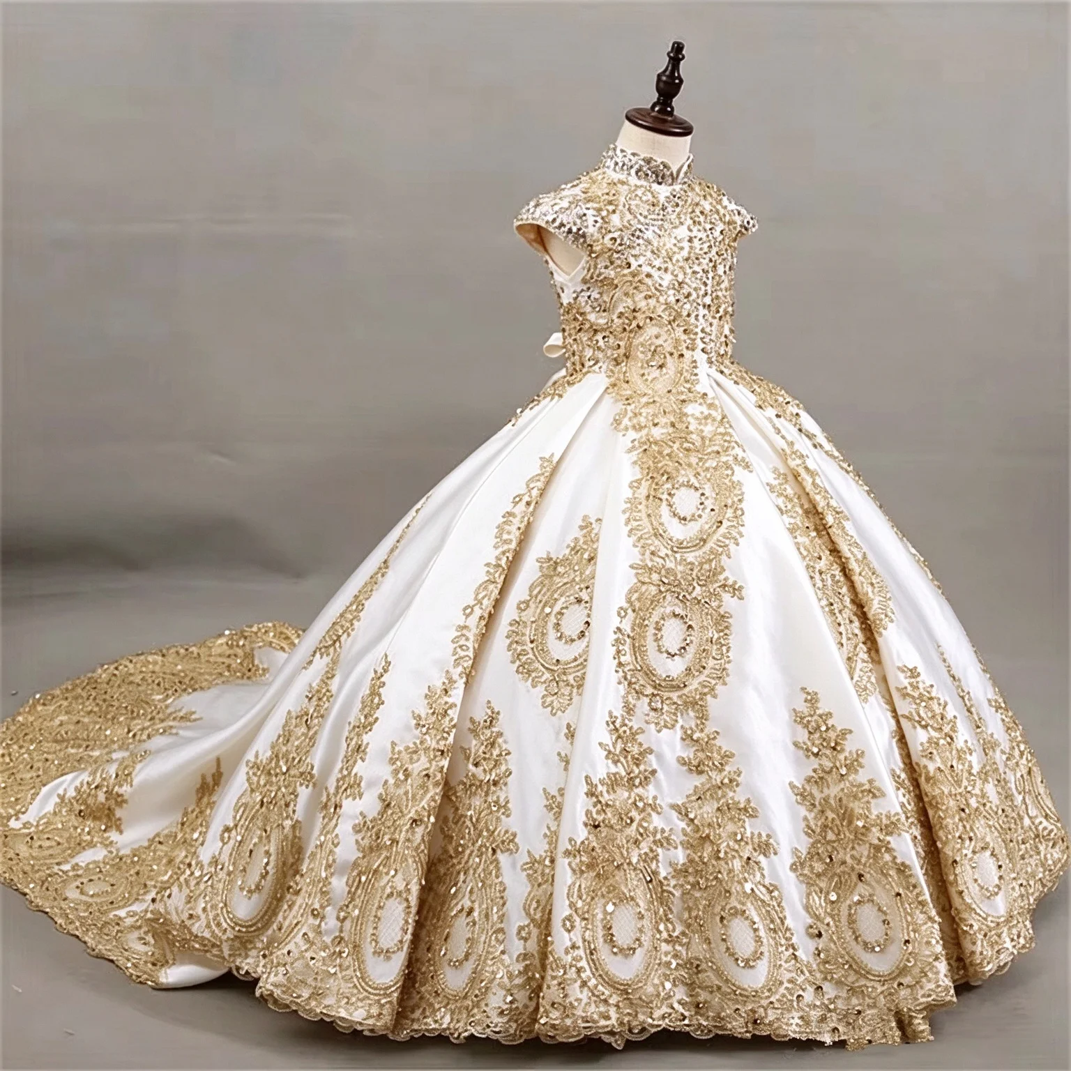 Gold Lace Appliques Flower Girl Dress High Neck Cap Sleeve Satin Princess Ball Gown Train Kids Pageant Birthday Party Dresses