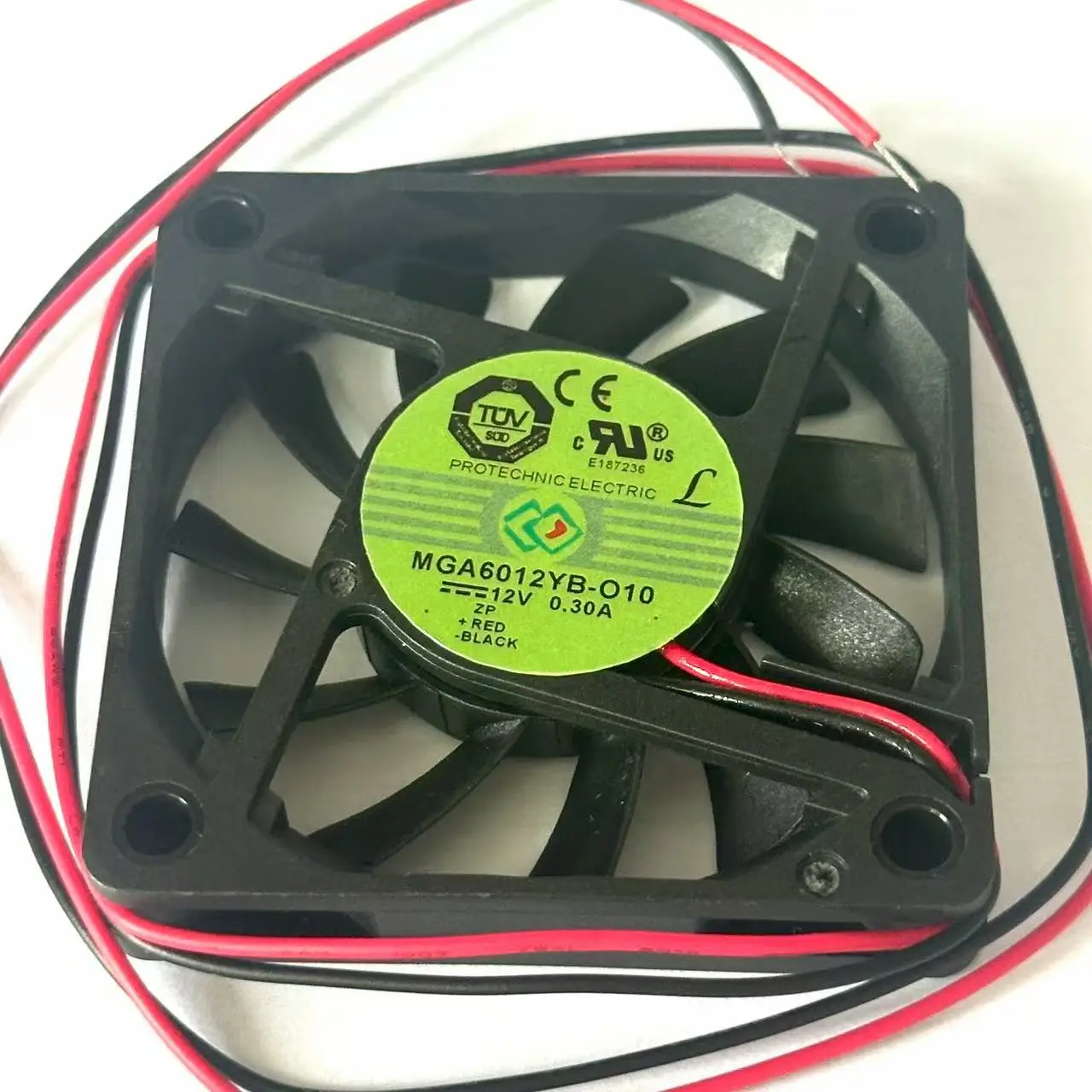

MAGIC MGA6012YB-O10 DC 12 В 0,30 А 60x60x10 мм Охлаждающий вентилятор для сервера