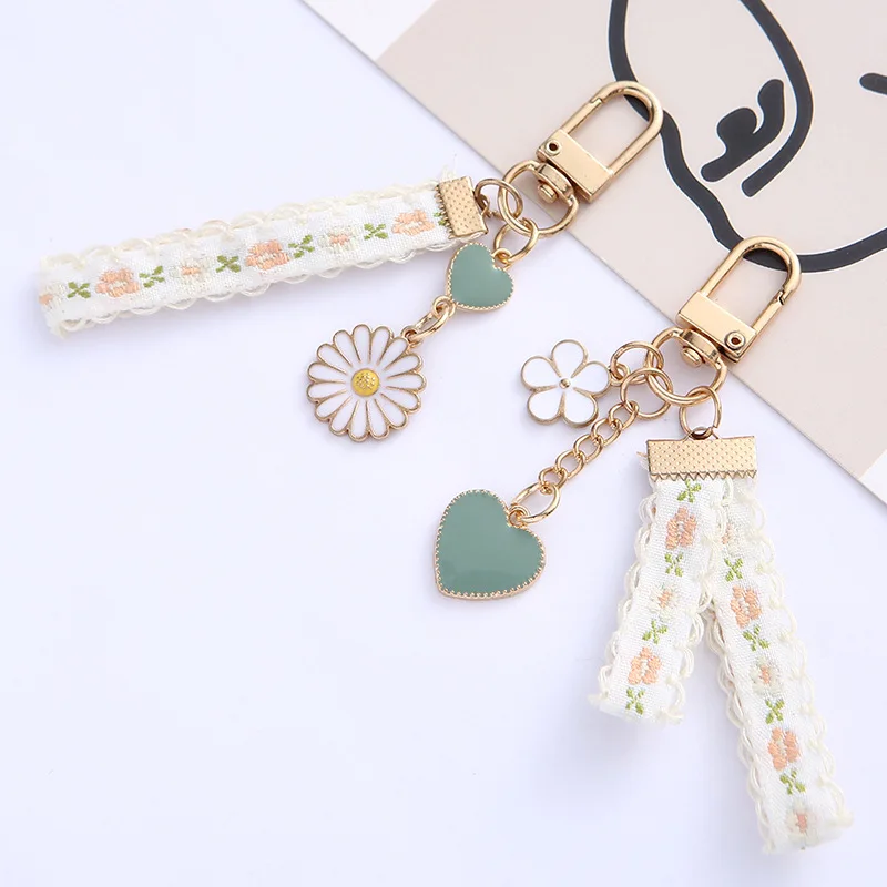 New Daisy Flower Key Chain for Women Girls Knitting Strap Wrist Lanyard Bracelet Keyring Charm Bag Gift Car Keychain Bag Pendant