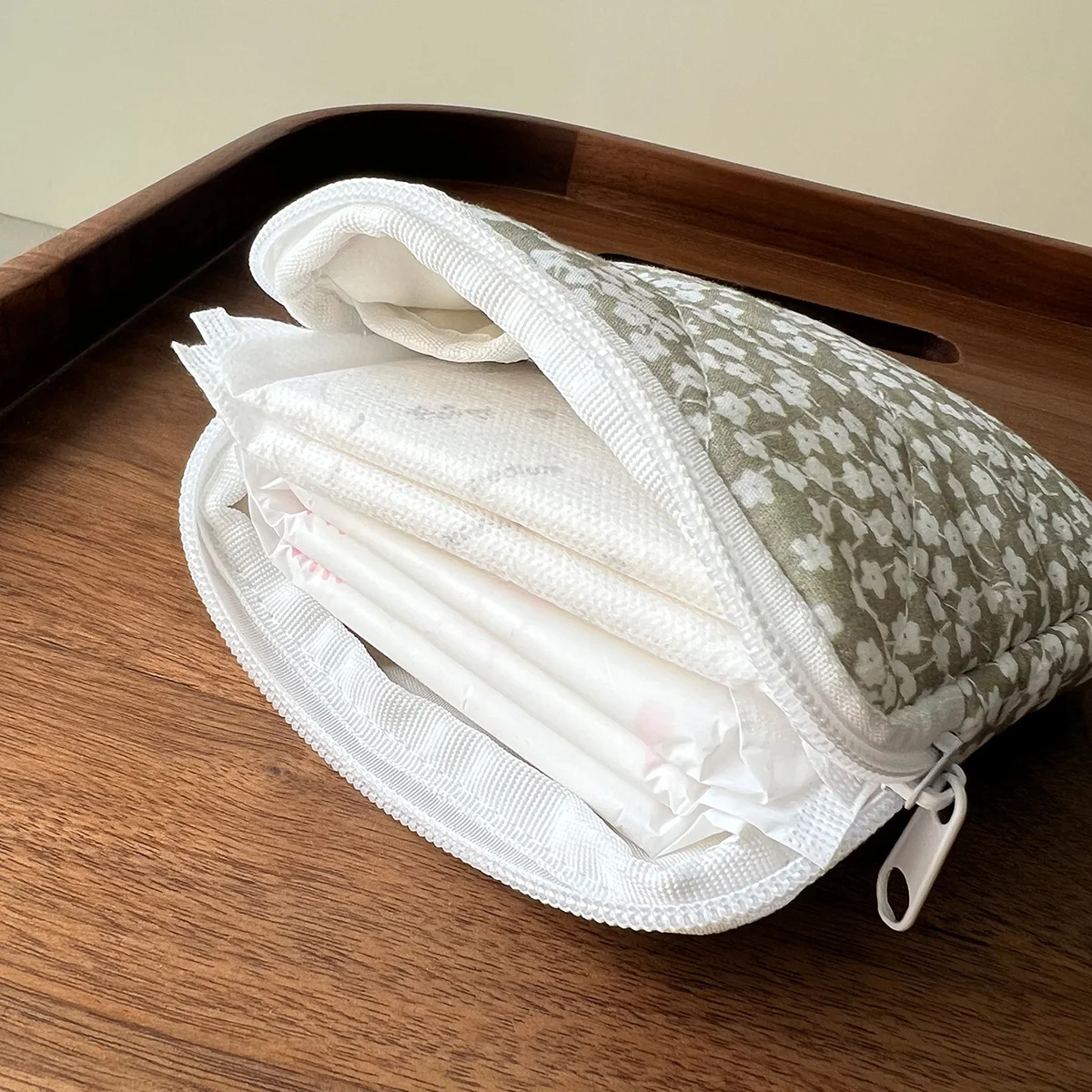 Gray Small Flower Patterned Square Storage Bag，Square Small Portable Cosmetic Bag Sanitary Napkin Storage Bag