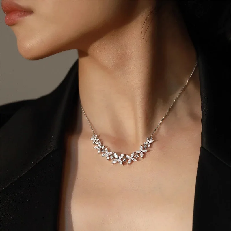 Four-leaf Flower Necklace for Women Light Luxury Temperament Multi-flower Flower Cluster Clavicle Chain