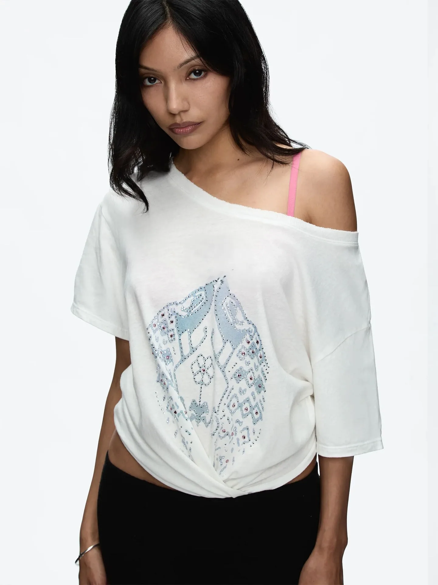 

Tank Peacock Print Rhinestone White T-Shirt, Loose and Relaxed Fit with Large Round Neck, Can Be Worn as a One-Shoulder Style, Loose Fit, Rhinestone Print One-Shoulder Short-Sleeve Off-Shoulder White T-Shirt, Relaxed F