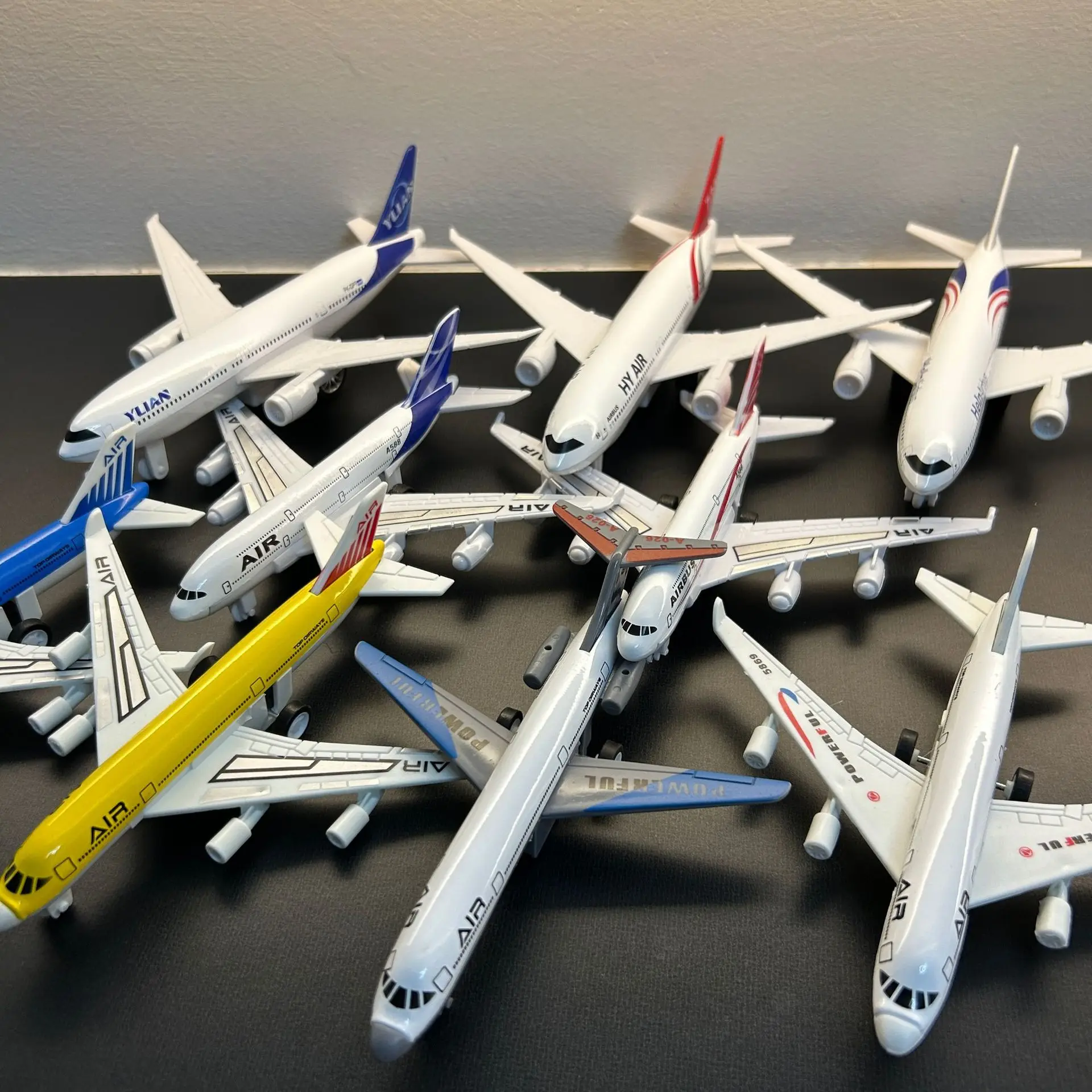 Aircraft Model Simulation Alloy Airplane Boomerang Passenger Plane Aerospace Model for Boys Alloy+PVC Plane for Collected Gift
