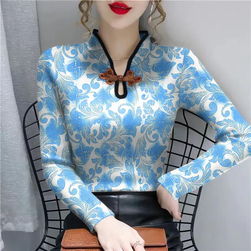 

Women's Thick V-neck Button Printed Bottom Shirt Autumn and Winter Fashion Long Sleeved Hollow Out Pullover T-shirt Korean Tops