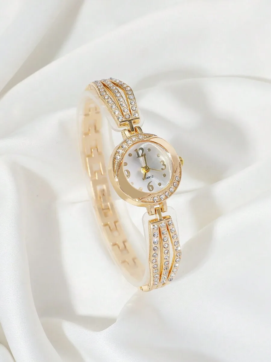 

Elegant Womens Quartz Watch With Rhinestone Decorated Chain Strap For Daily Wear