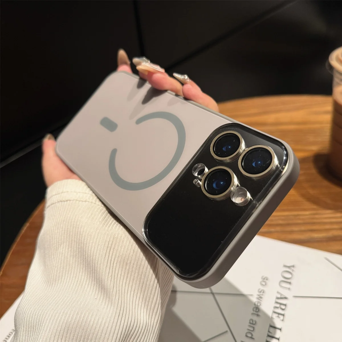 Официальный магнитный чехол Magsafe ярких цветов для iPhone 17Air 16E 15 14 13 12 17 Pro Max с беспроводной зарядкой и защитной крышкой для объектива камеры