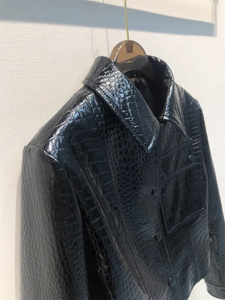 Jesienna kurtka damska z naturalnej skóry owczej w jaskrawych kolorach, wzór krokodyla, modny kołnierz wykładany, krótki płaszczyk z prawdziwej skóry lakierowanej.