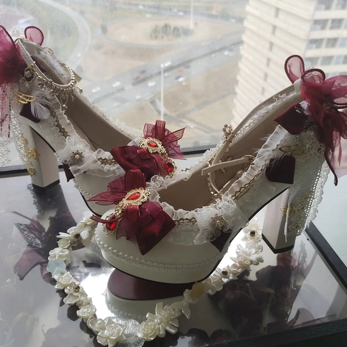 Chaussures de mariage Lolita pour femmes, talons hauts faits à la main, couleur contrastée rouge, fleur