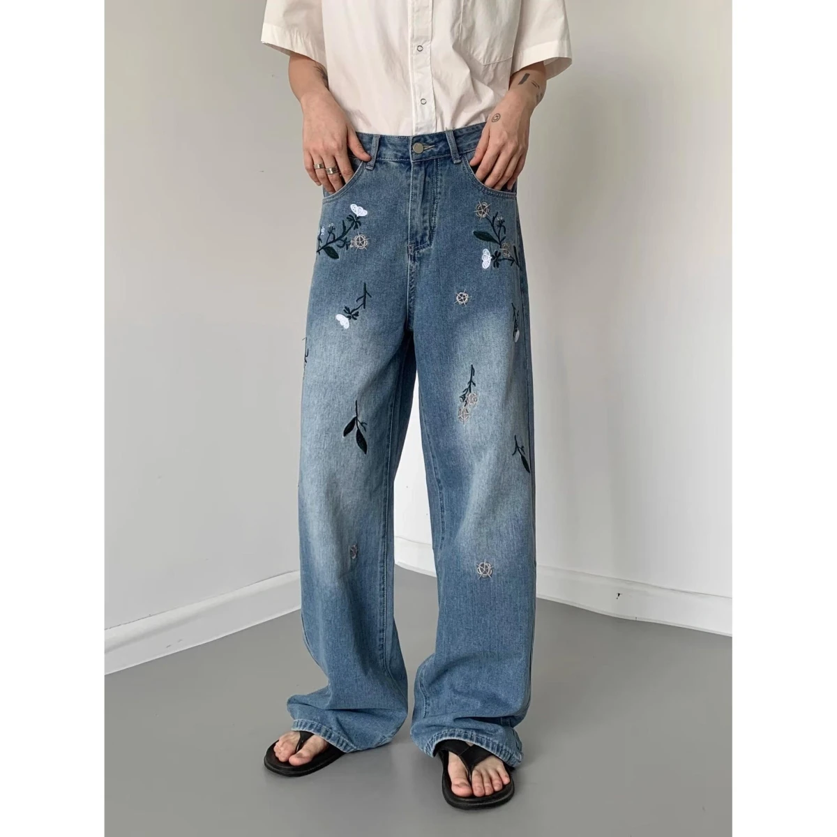 

Fashionable Embroidered Casual Men's Straight Leg Jeans Loose Fit Polyester Fiber Spring Season Trendy Long Pants