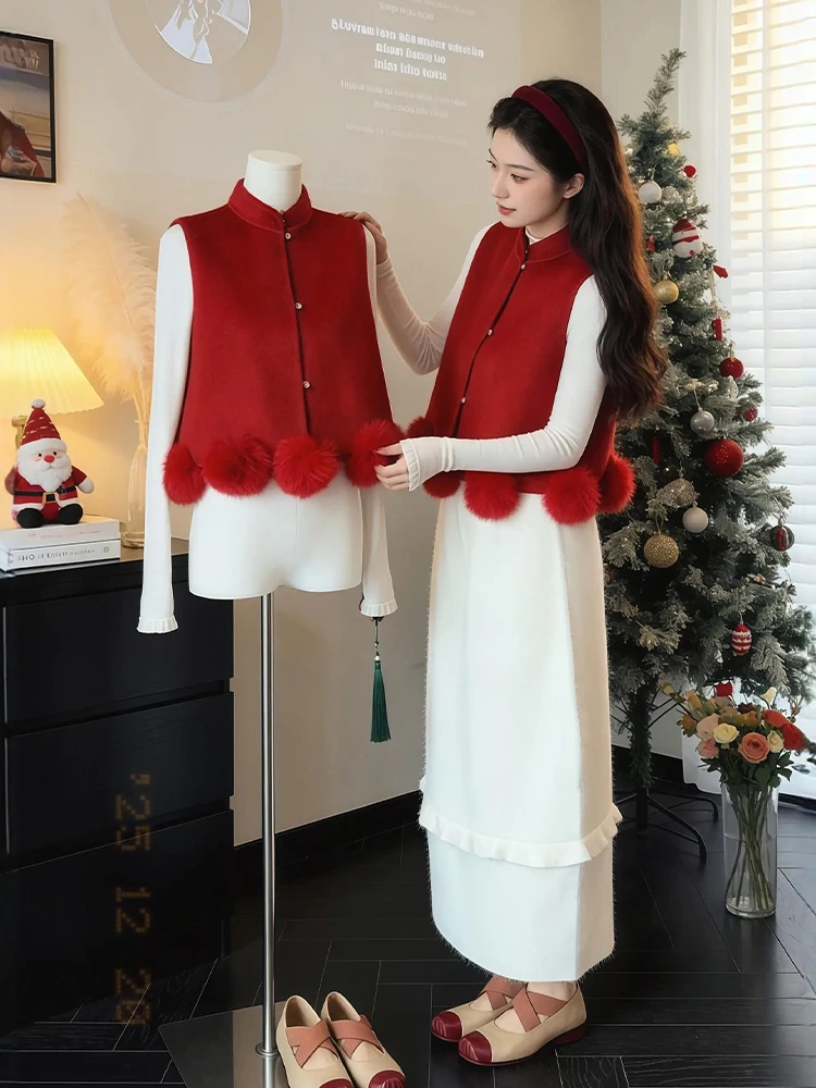 

Новогодний красный китайский нарядный комплект: жилет, юбка и футболка больших размеров для женщин. Модная весенняя коллекция с завышенной талией.