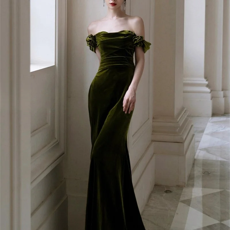 

Green new line shoulder velvet fishtail party dress