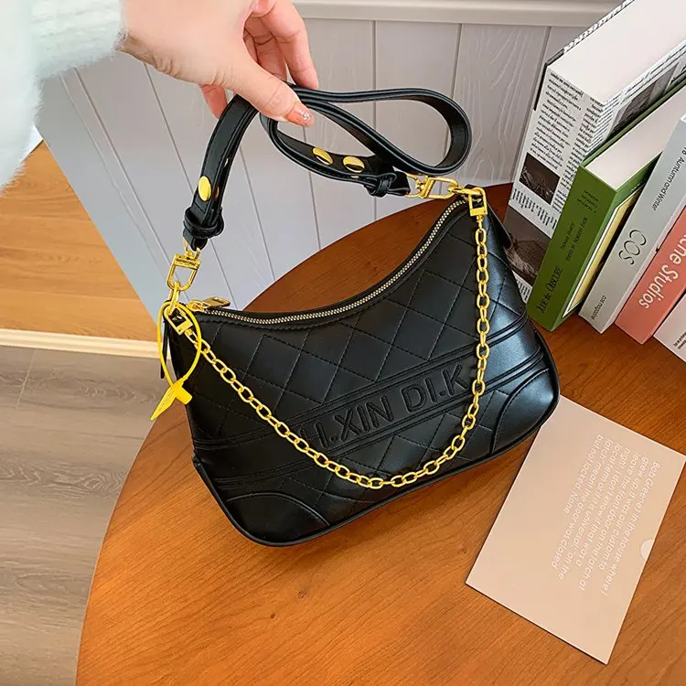 

2026 New High-end Solid Color Underarm Chain Dumpling Bag Women's Fashion Versatile Hand Carry Messenger Bag