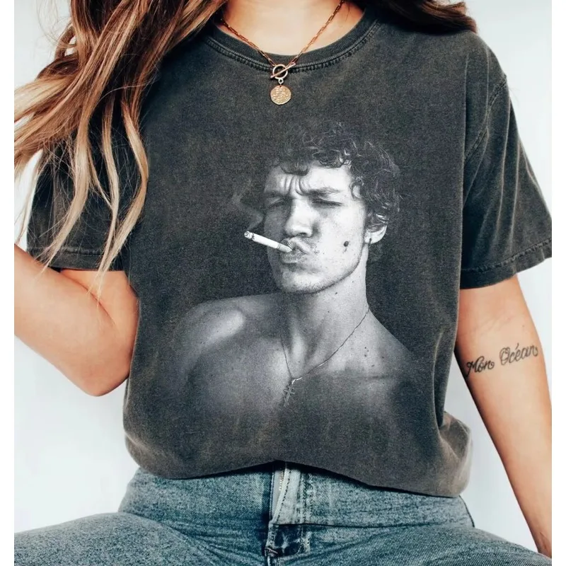 Retro Ilya Rozanov Shirtless Smoking T-shirt, Sexy Russian Ice Hockey Star, Suitable for All Seasons, Unisex T-shirt