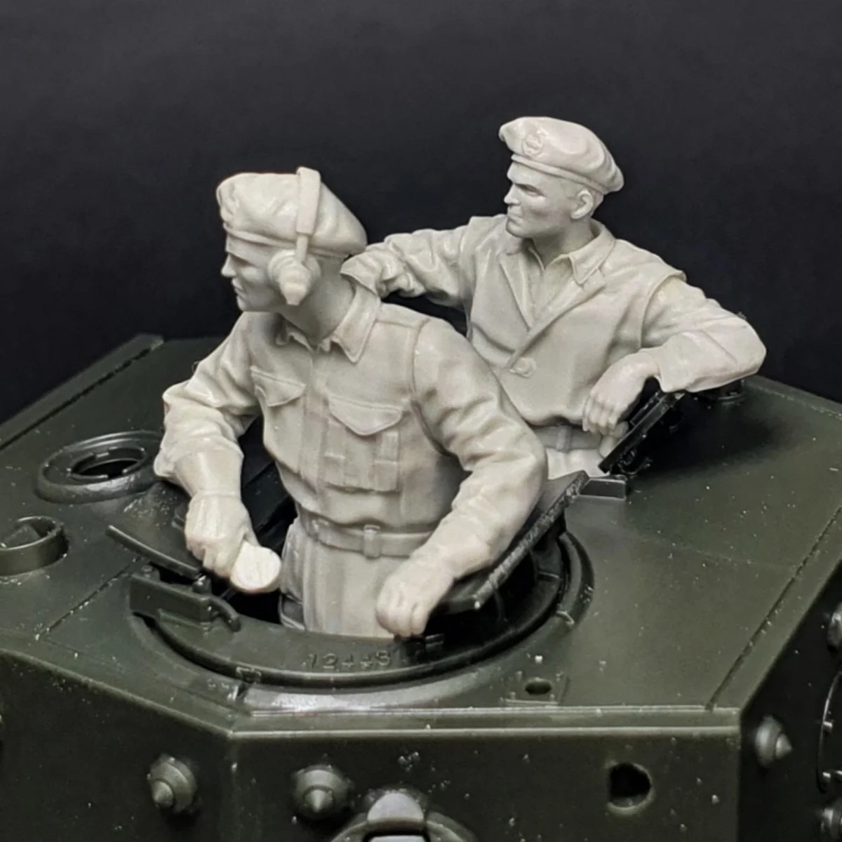 1/35 Resin Soldier Model GK military theme unassembled and unpainted DIY kit