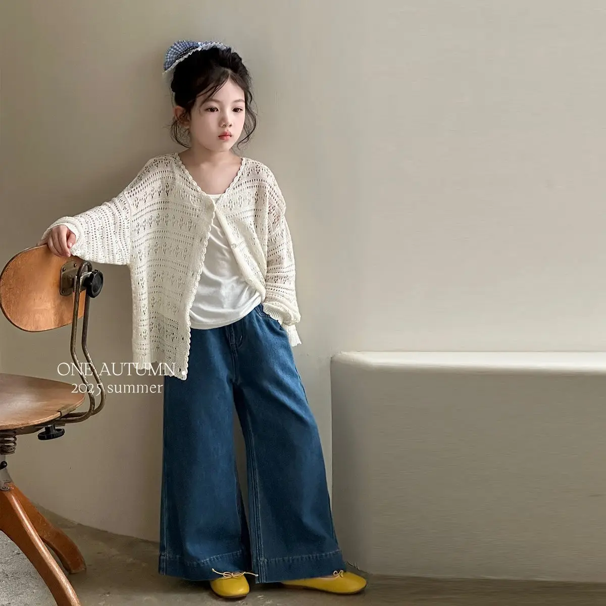 Spring and Summer New Girls' Hollow Knitted Cardigan, Medium and Large Children's Outer Layer, Thin Breathable Jacket